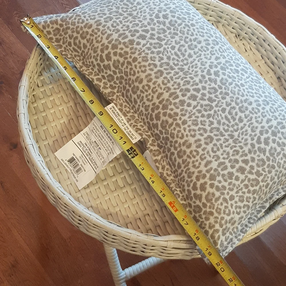 Hampton Bay Gray & Cream Animal Print Outdoor Patio Accent Pillow, NWT - Picture 7 of 8